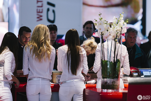 IAA 2013: Devojke, devojke i samo devojke