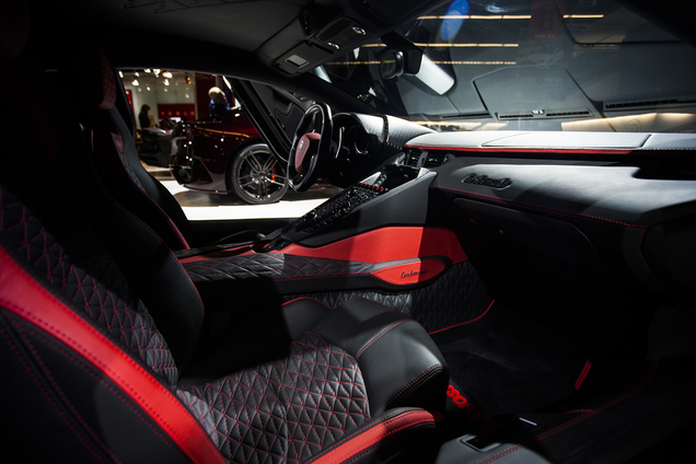 IAA 2013: Mansory Carbonado