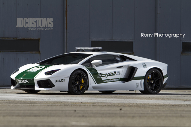 Lamborghini Aventador LP700-4 Dubai police klaar voor The Challenge!