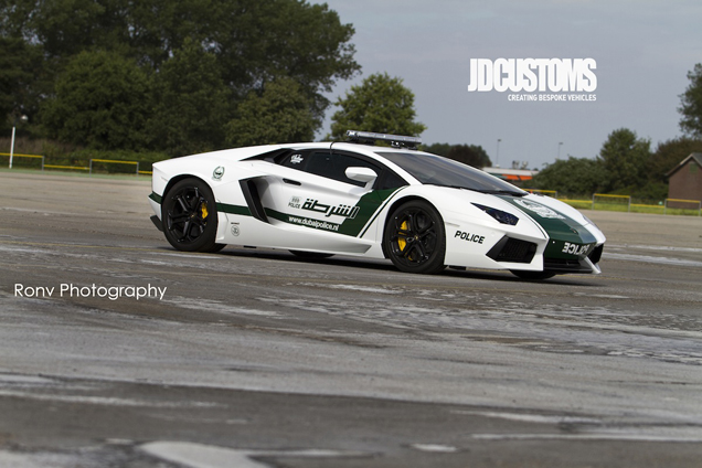 Lamborghini Aventador LP700-4 Dubai police klaar voor The Challenge!