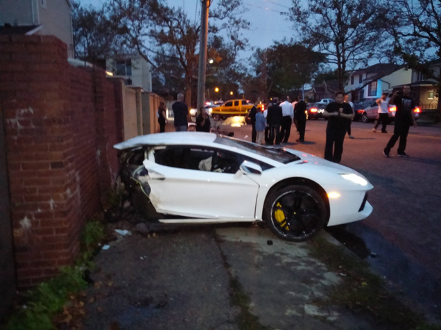 Lamborghini maakt klapper en breekt in tweeën