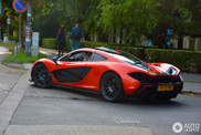 Pomarańczowo-czarny McLaren P1 wygląda świetnie!