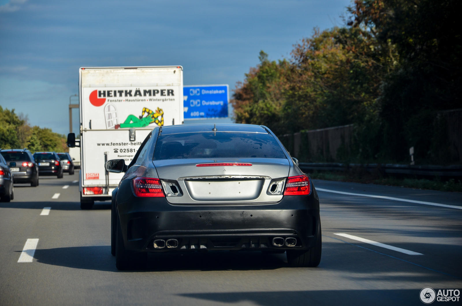 Mercedes-Benz E Coupe PD850 is verre van af, maar rijdt wel!
