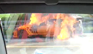 特别迈克拉伦 SLR 高速大道起火烧毁