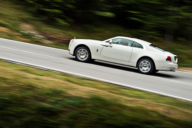 Rolls-Royce toont dynamische Wraith in uitgebreide fotogalerij