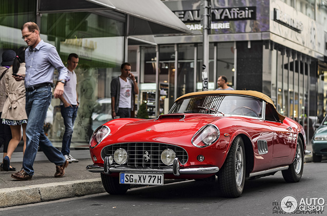 Ferrari 250 GT California Spider geeft de Königsallee charisma 
