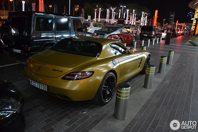 Zeldzame Mercedes-Benz SLS AMG Desert Gold gespot 