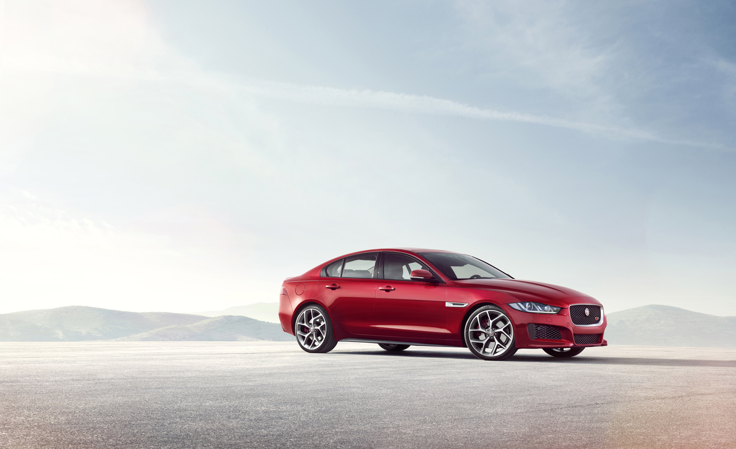 Jaguar laat langverwachte XE zien