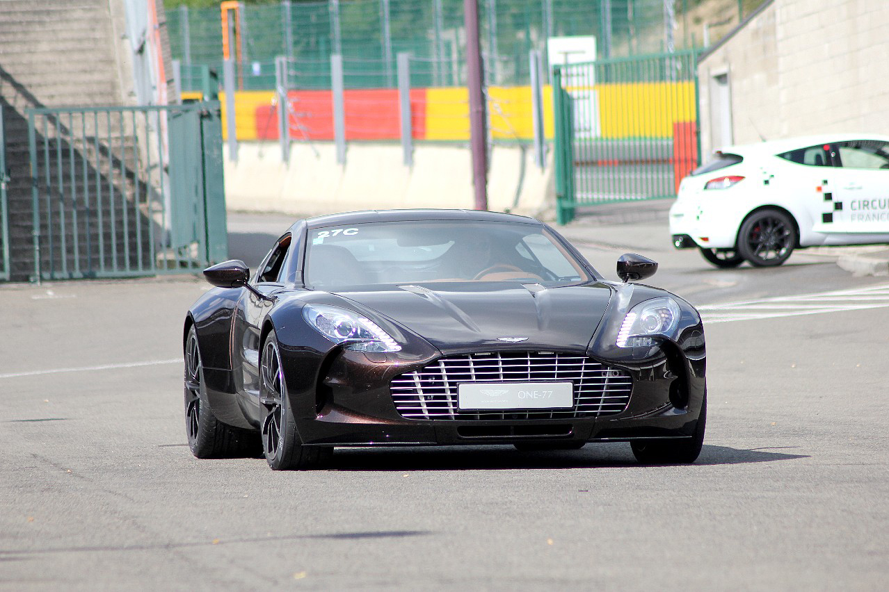 Vijfmaal Aston Martin One-77 op Spa-Francorchamps