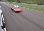 影片: 迈克拉伦 P1 对垒 LaFerrari