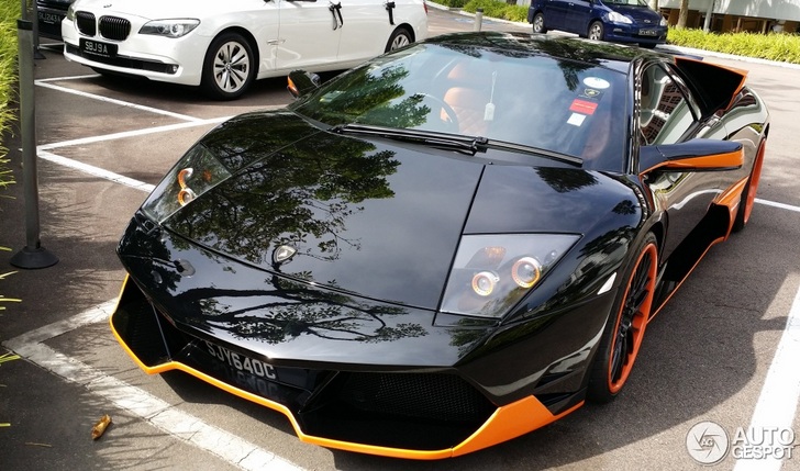 Heerlijk dikke Lamborghini Premier4509 Murciélago gespot in Singapore