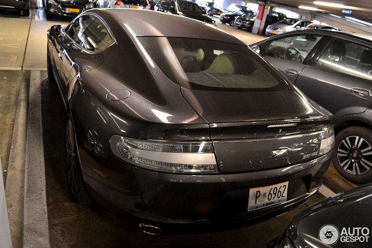 Tropische Aston Martin Rapide gespot op Schiphol