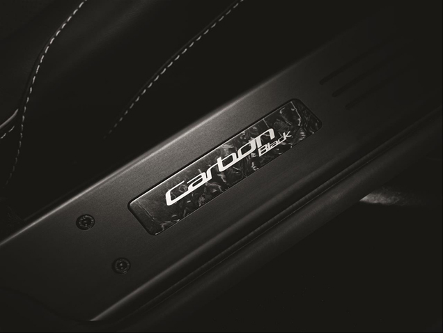 Aston Martin Vanquish Carbon Edition is lekker zwart