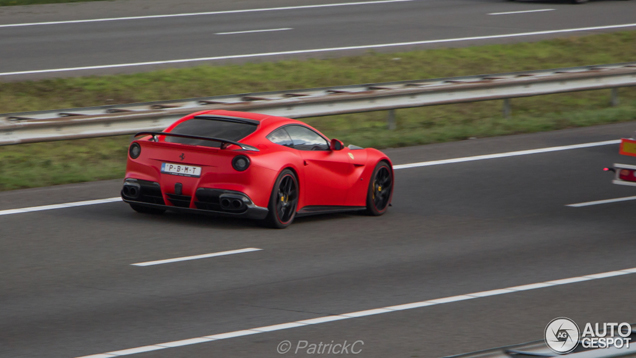 Spot van de dag: Ferrari F12berlinetta Novitec Rosso