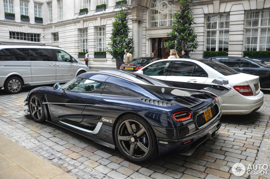 Koenigsegg One:1 gekiekt bij hotel in Londen