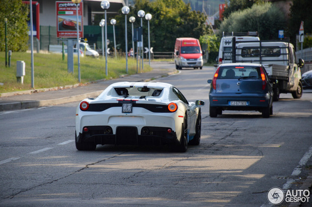 Ferrari 458 Speciale A wordt aan een test onderworpen