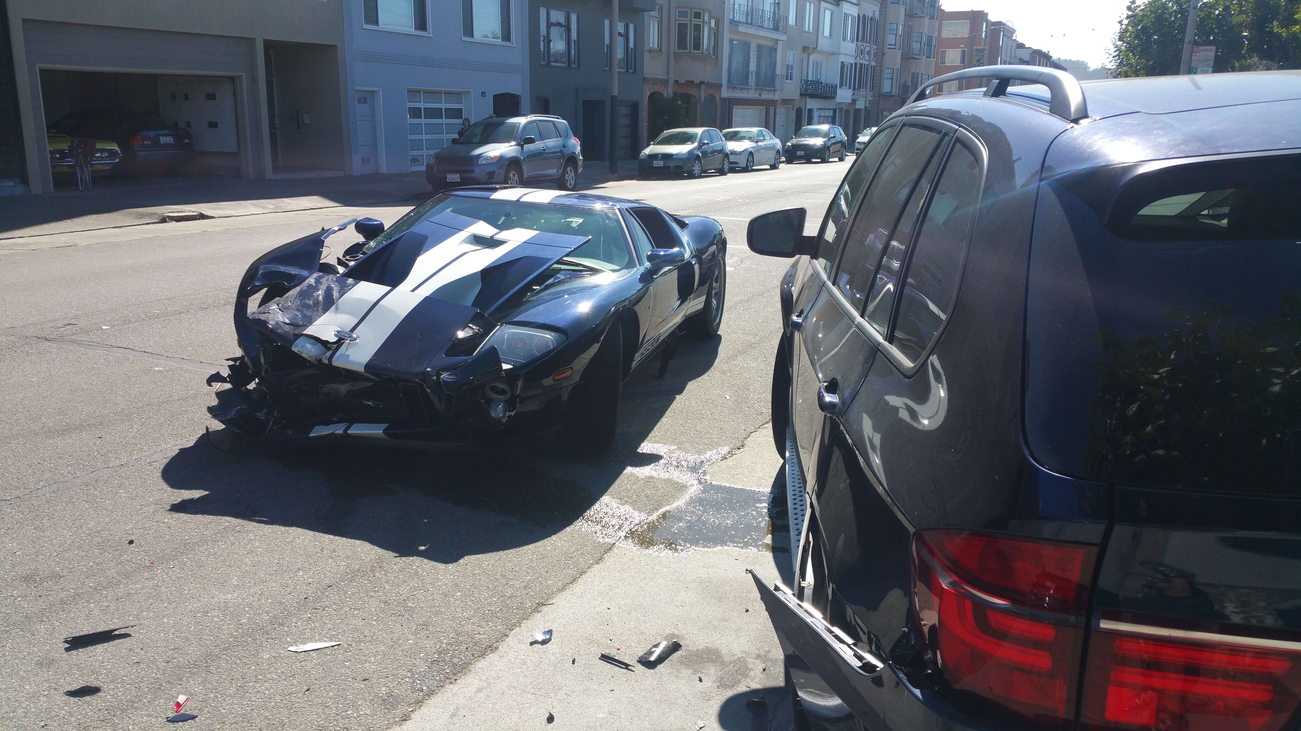 Beschonken bestuurder crasht Ford GT in San Francisco