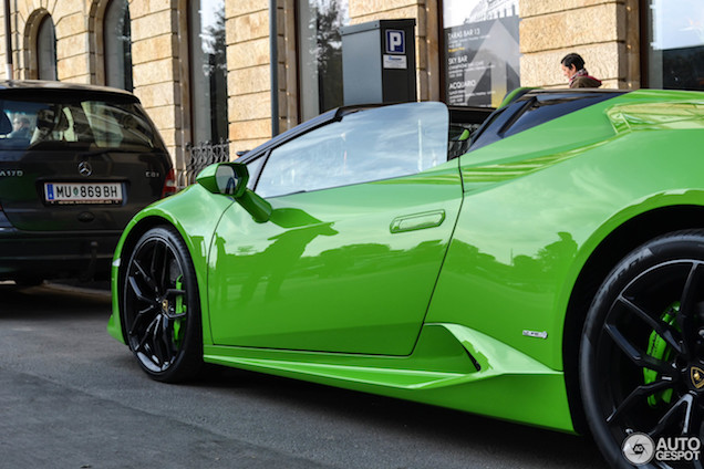 Go green: Lamborghini Huracán Spyder in Verde Mantis