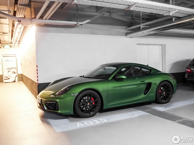 Speciaal groen kleurtje op een Porsche Cayman GTS gespot