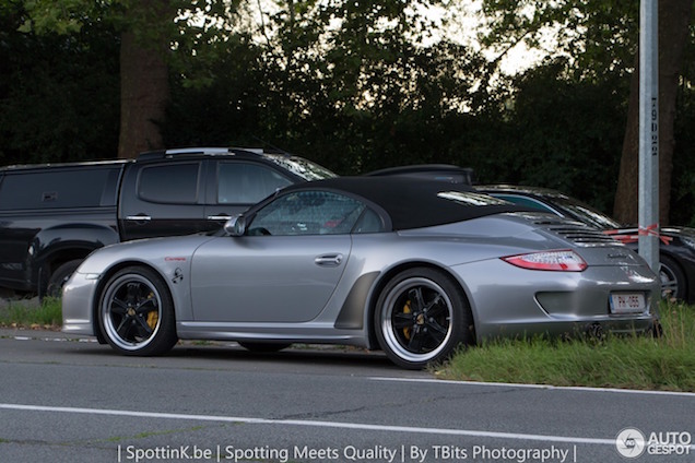 Gespot: zilveren Porsche 997 Speedster
