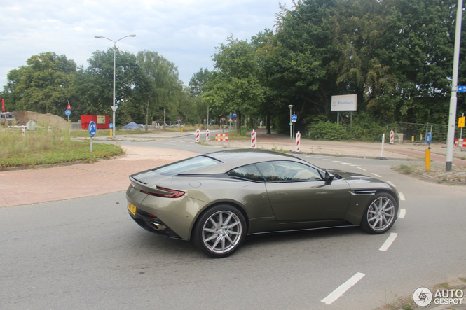 Aston Martin DB11 mag klanten warm maken in Eindhoven