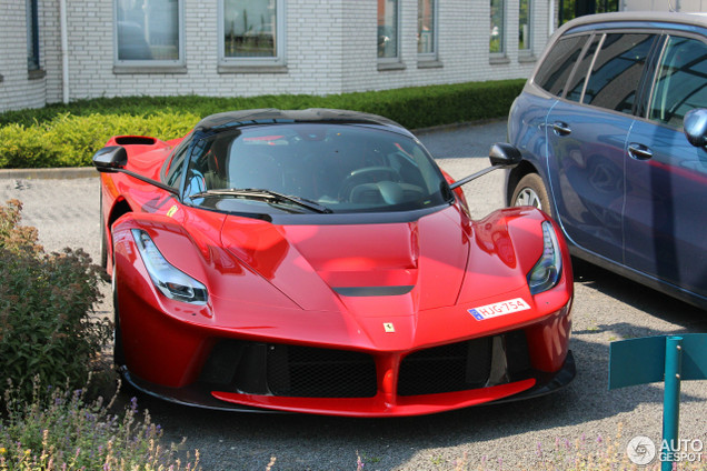 Spot van de dag: LaFerrari in Oss