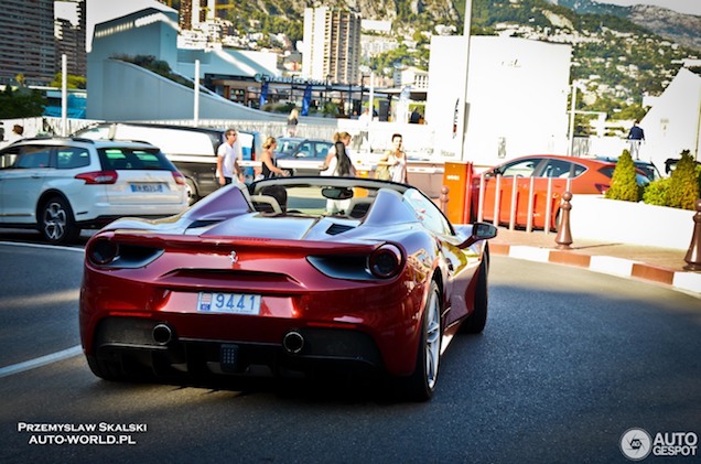 Stijlvolle Ferrari 488 Spider in Monaco