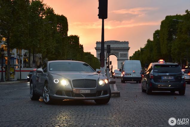 Avondrood Parijs is ultieme setting voor Bentley Continental GT
