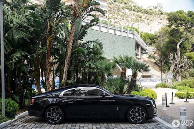 Wraith Black Badge smaakvol vastgelegd in Monaco