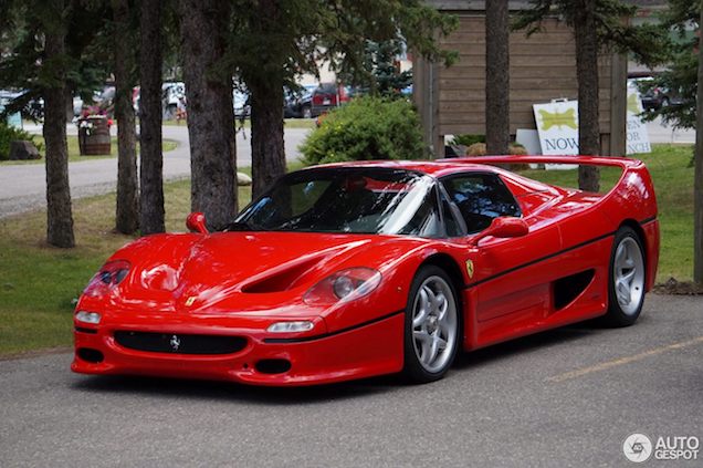 Ferrari F50 zorgt voor een epic win