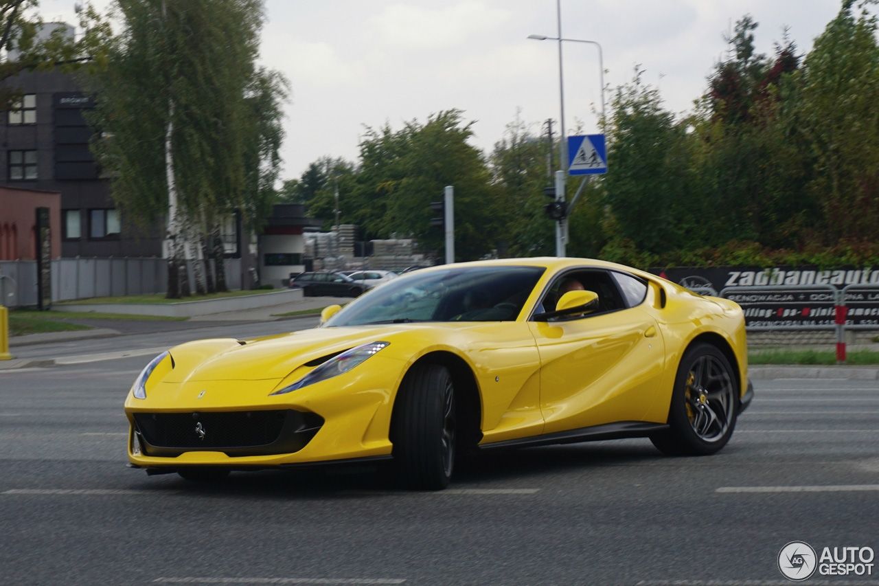 Ferrari 812 Superfast staat niet strak op zijn veren