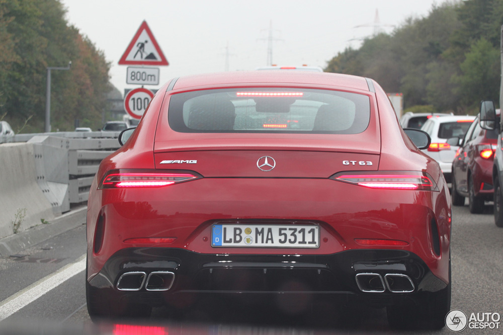 Zo ziet de Mercedes-AMG GT 63 er op de weg uit