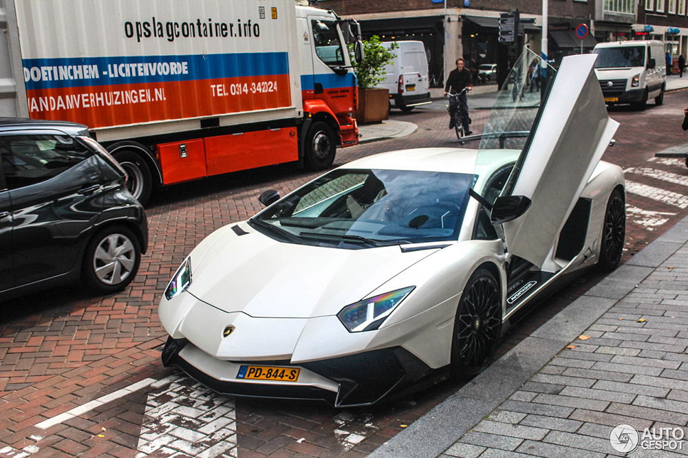 Nederland is weer een Lamborghini Aventador LP750-4 SV rijker