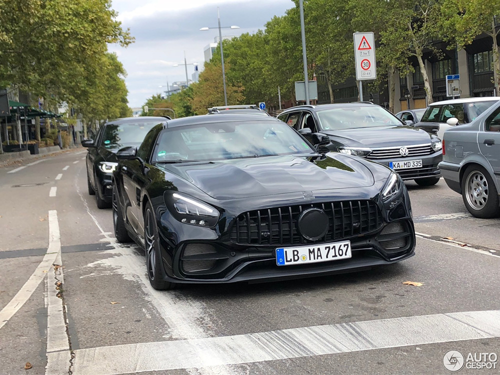 梅塞德斯-AMG GT R 黑系列开上公路