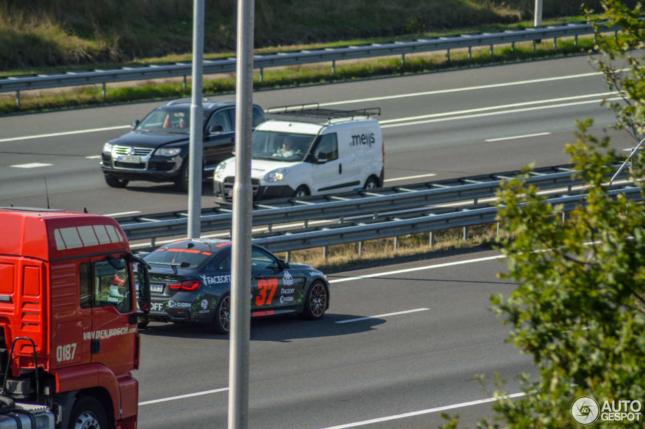 Spaanse Gumballer gespot op de Hollandse snelweg