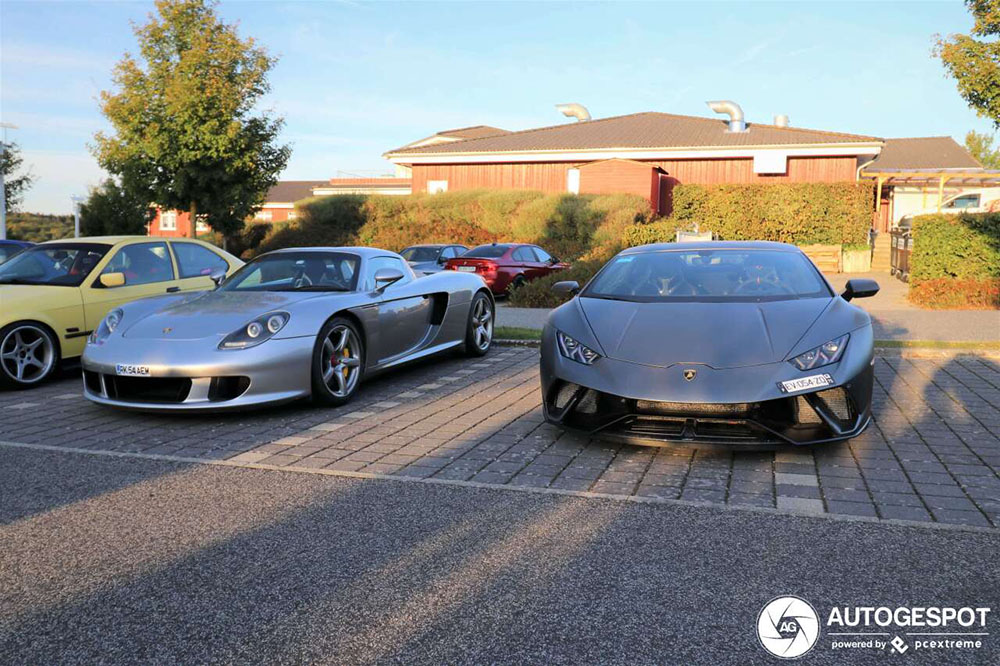 Porsche Carrera GT verrast vakantiepark