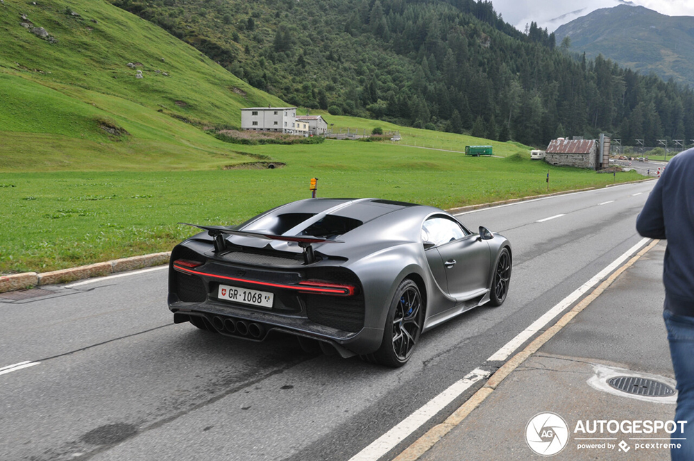 Bugatti Chiron 110 Ans geniet van de Alpen