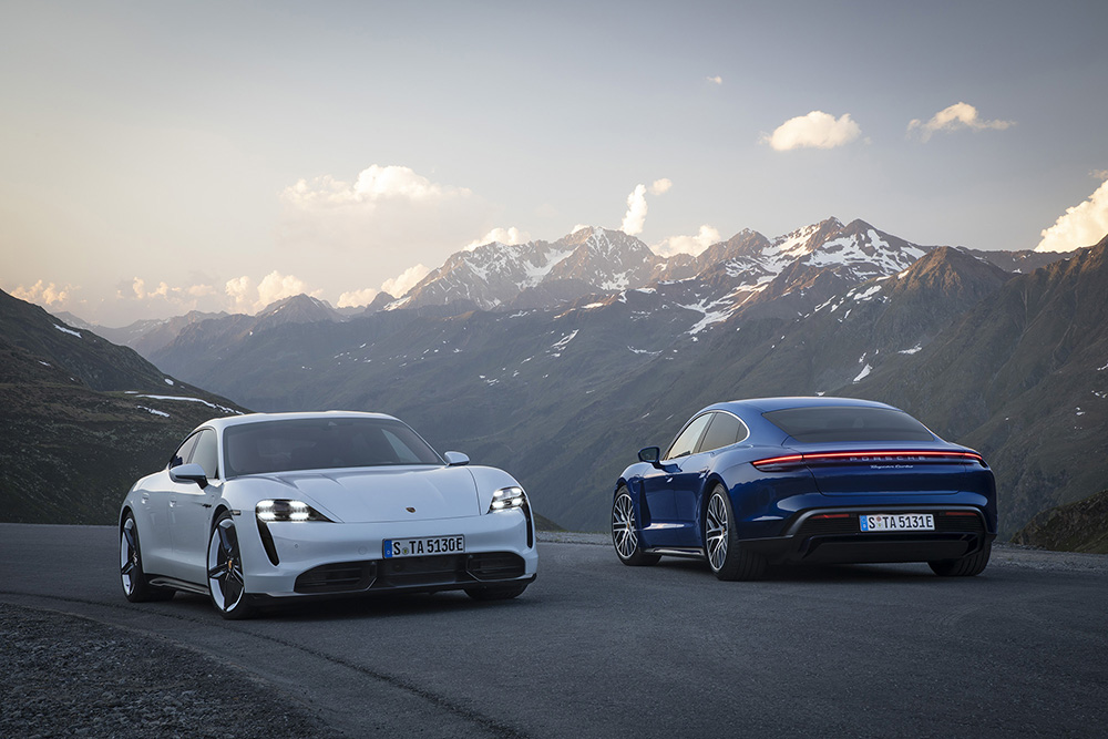 Here is the Porsche Taycan Turbo and Turbo S!