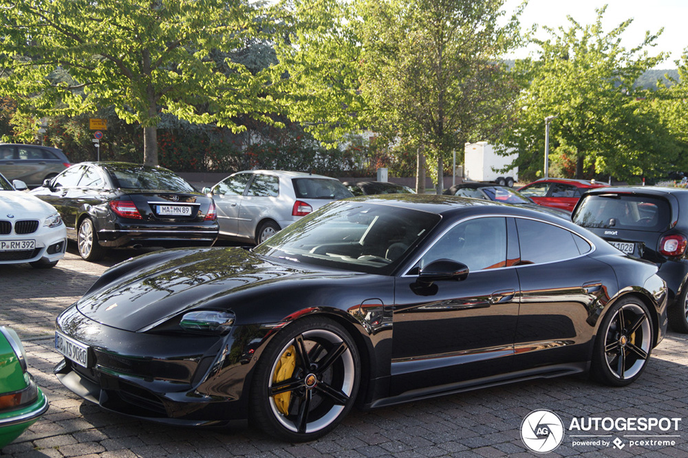 Porsche Taycan Turbo S voor het eerst gespot