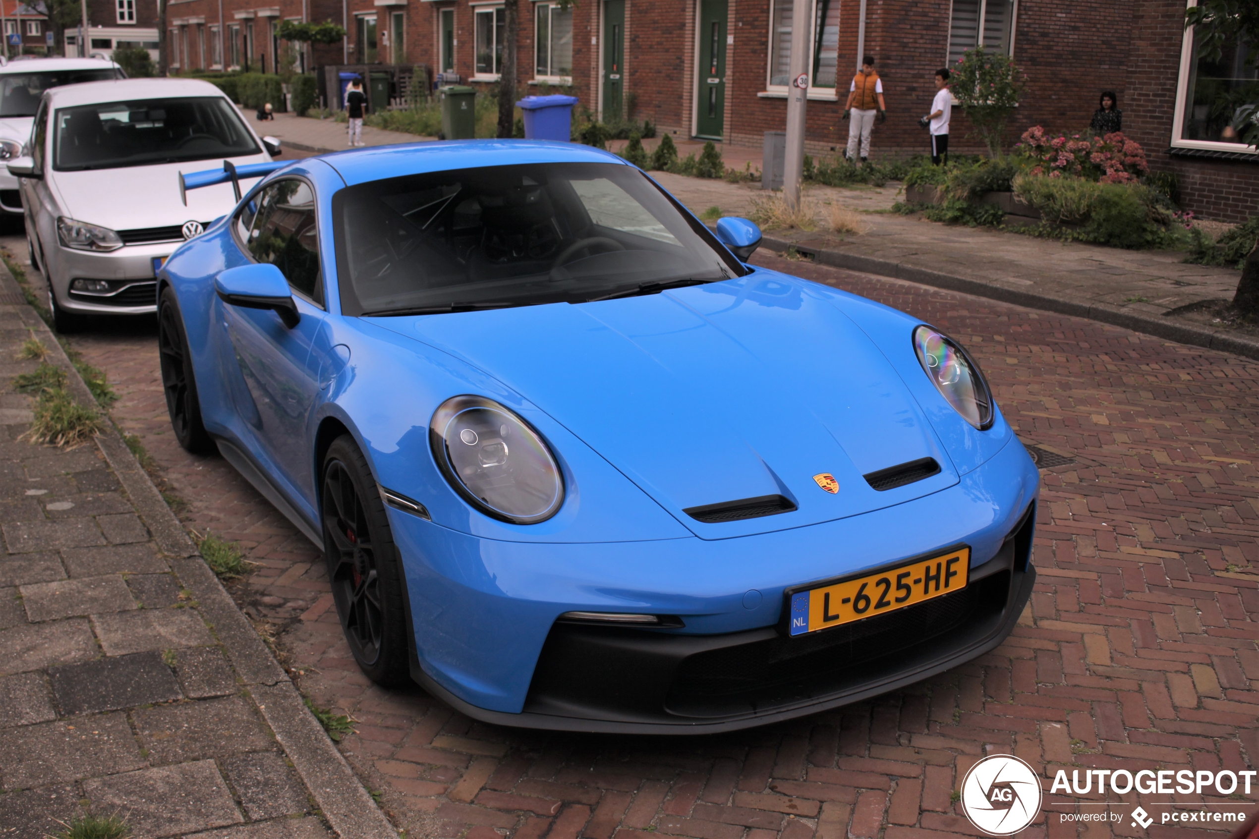Porsche 992 GT3 komt pas echt goed uit in een woonwijk