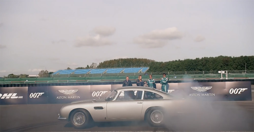 Filmpje: Sebastian Vettel en Lance Stroll mogen 007's Aston Martin DB5 misbruiken