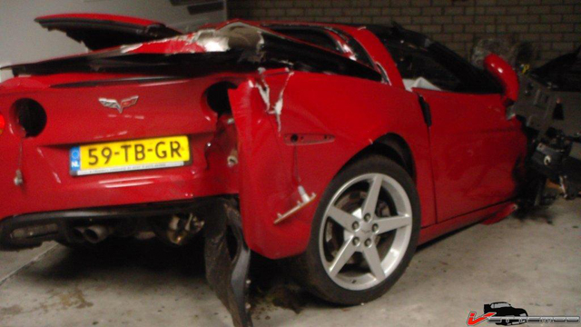 Gesloopt: dealer crasht Corvette en laat klant in de kou staan