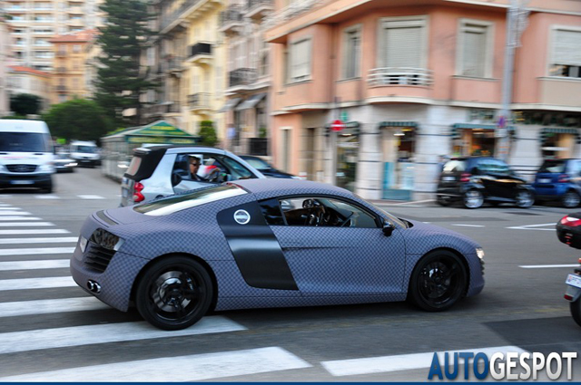 Strange sighting: Audi R8 met Dartz wrap