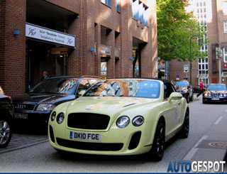 Gespot: tweemaal Bentley Continental Supersports Convertible met een bijzonder kleurtje