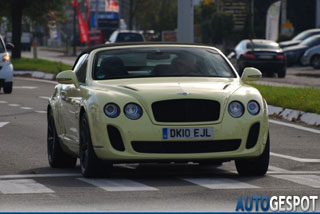 Gespot: tweemaal Bentley Continental Supersports Convertible met een bijzonder kleurtje