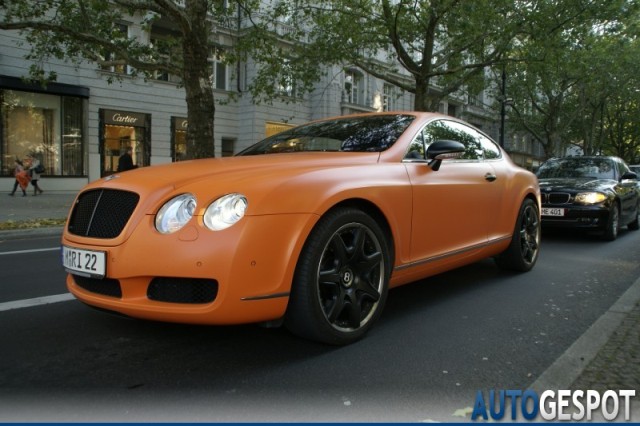 Spot van de dag: matoranje Bentley Continental GT