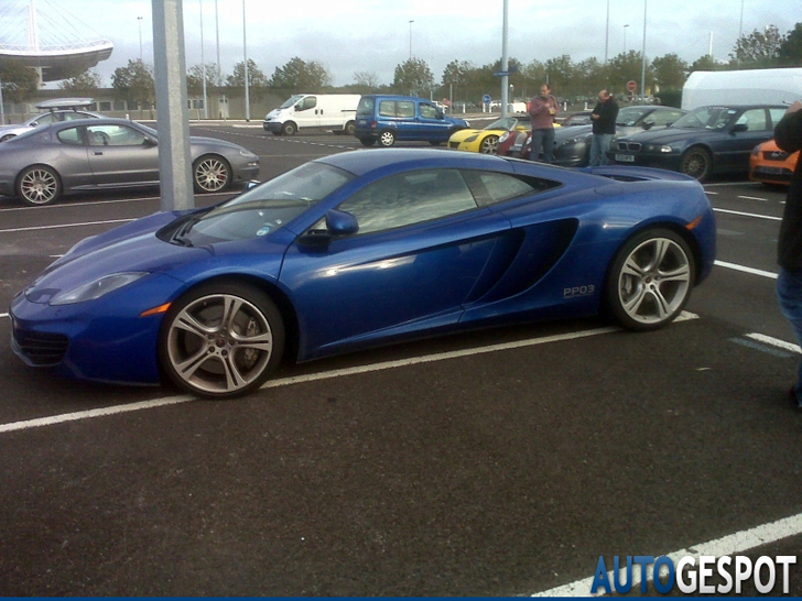 Gespot: eerste blauwe McLaren MP4-12C