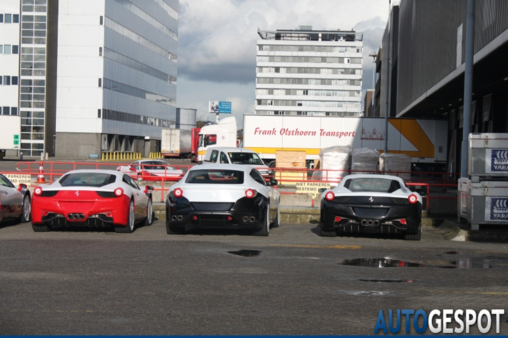 Combo: Ferrari's op Schiphol