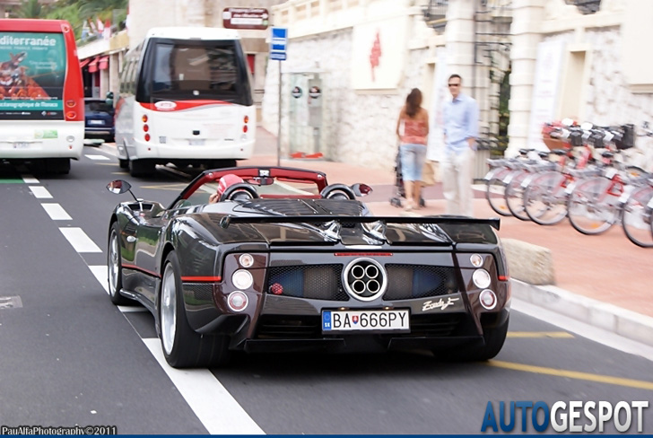 Topspot: Pagani Zonda C12-F Roadster
