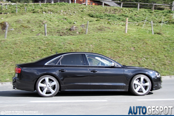Gespot: Audi S8 2012